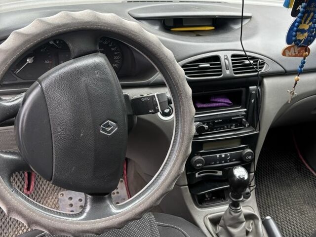 Черный Рено Лагуна, объемом двигателя 1.9 л и пробегом 350 тыс. км за 4000 $, фото 5 на Automoto.ua