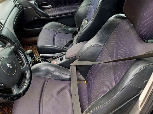 Черный Рено Лагуна, объемом двигателя 1.9 л и пробегом 395 тыс. км за 3500 $, фото 7 на Automoto.ua