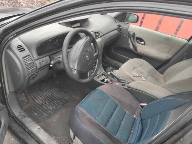 Черный Рено Лагуна, объемом двигателя 1.9 л и пробегом 300 тыс. км за 800 $, фото 2 на Automoto.ua