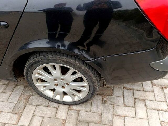 Черный Рено Лагуна, объемом двигателя 1.9 л и пробегом 395 тыс. км за 3500 $, фото 5 на Automoto.ua