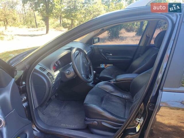 Черный Рено Лагуна, объемом двигателя 2 л и пробегом 285 тыс. км за 4800 $, фото 5 на Automoto.ua