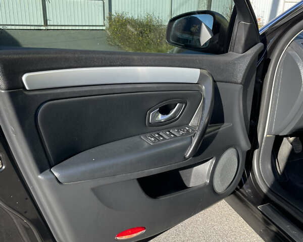 Черный Рено Лагуна, объемом двигателя 2 л и пробегом 276 тыс. км за 7700 $, фото 17 на Automoto.ua