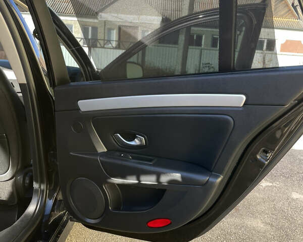 Черный Рено Лагуна, объемом двигателя 2 л и пробегом 276 тыс. км за 7700 $, фото 26 на Automoto.ua