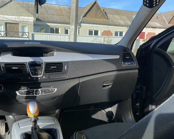 Черный Рено Лагуна, объемом двигателя 2 л и пробегом 276 тыс. км за 7700 $, фото 36 на Automoto.ua