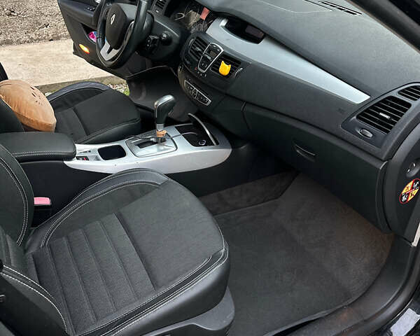 Черный Рено Лагуна, объемом двигателя 2 л и пробегом 265 тыс. км за 7200 $, фото 3 на Automoto.ua