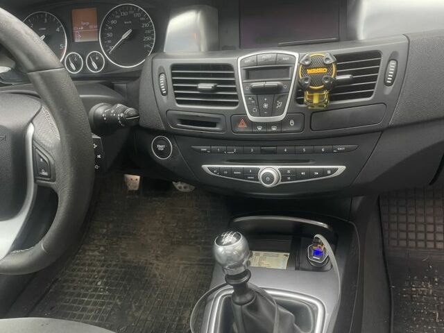 Рено Лагуна 2010 в Стрые на Automoto.ua Черный Рено Лагуна, объемом двигателя 2 л и пробегом 300 тыс. км за 6900 $, фото 7 на Automoto.ua