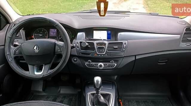 Рено Лагуна 2010 в Лановцах на Automoto.ua Черный Рено Лагуна, объемом двигателя 1.5 л и пробегом 246 тыс. км за 6500 $, фото 13 на Automoto.ua