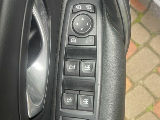 Рено Лагуна 2010 в Стрые на Automoto.ua Черный Рено Лагуна, объемом двигателя 2 л и пробегом 300 тыс. км за 6900 $, фото 9 на Automoto.ua