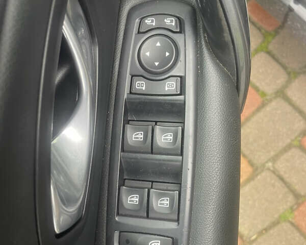 Рено Лагуна 2010 в Стрые на Automoto.ua Черный Рено Лагуна, объемом двигателя 2 л и пробегом 300 тыс. км за 6900 $, фото 11 на Automoto.ua