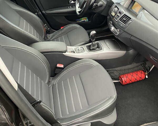 Черный Рено Лагуна, объемом двигателя 1.46 л и пробегом 246 тыс. км за 6500 $, фото 21 на Automoto.ua