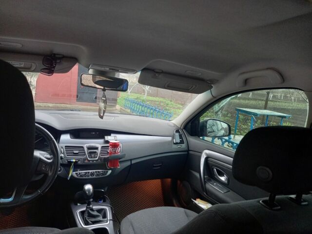 Черный Рено Лагуна, объемом двигателя 2 л и пробегом 309 тыс. км за 7500 $, фото 6 на Automoto.ua