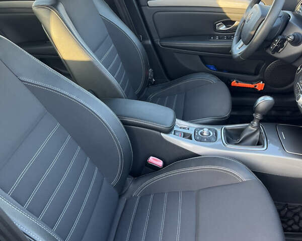 Черный Рено Лагуна, объемом двигателя 1.5 л и пробегом 238 тыс. км за 7700 $, фото 16 на Automoto.ua