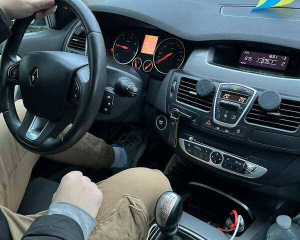 Черный Рено Лагуна, объемом двигателя 1.5 л и пробегом 269 тыс. км за 7100 $, фото 18 на Automoto.ua