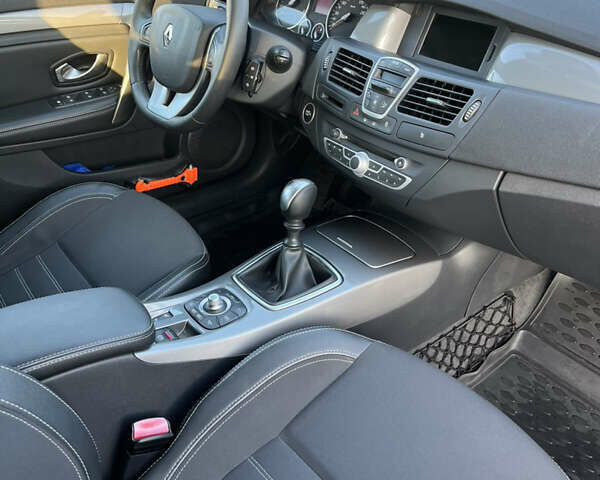 Черный Рено Лагуна, объемом двигателя 1.5 л и пробегом 238 тыс. км за 7700 $, фото 17 на Automoto.ua