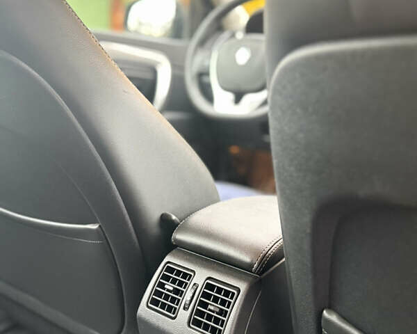 Черный Рено Лагуна, объемом двигателя 1.5 л и пробегом 227 тыс. км за 6800 $, фото 29 на Automoto.ua