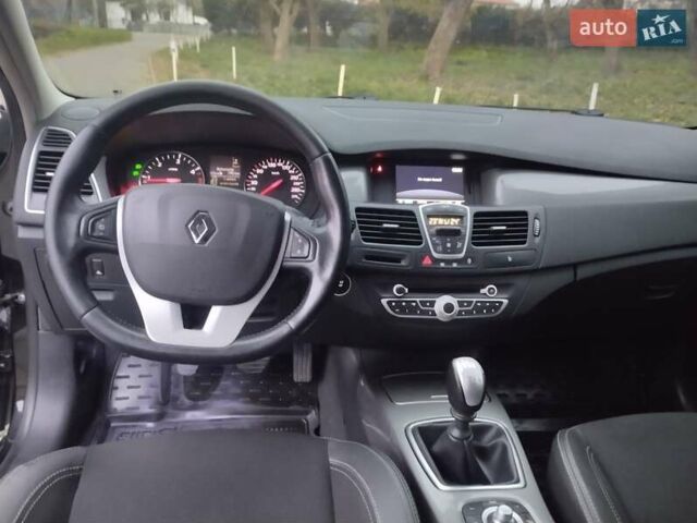 Черный Рено Лагуна, объемом двигателя 1.5 л и пробегом 250 тыс. км за 5500 $, фото 17 на Automoto.ua