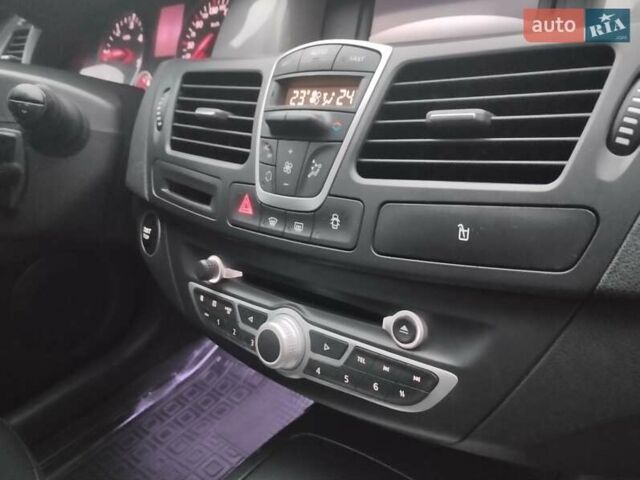 Черный Рено Лагуна, объемом двигателя 1.5 л и пробегом 250 тыс. км за 5500 $, фото 26 на Automoto.ua