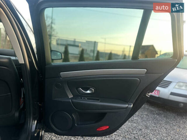 Черный Рено Лагуна, объемом двигателя 2 л и пробегом 190 тыс. км за 9000 $, фото 41 на Automoto.ua