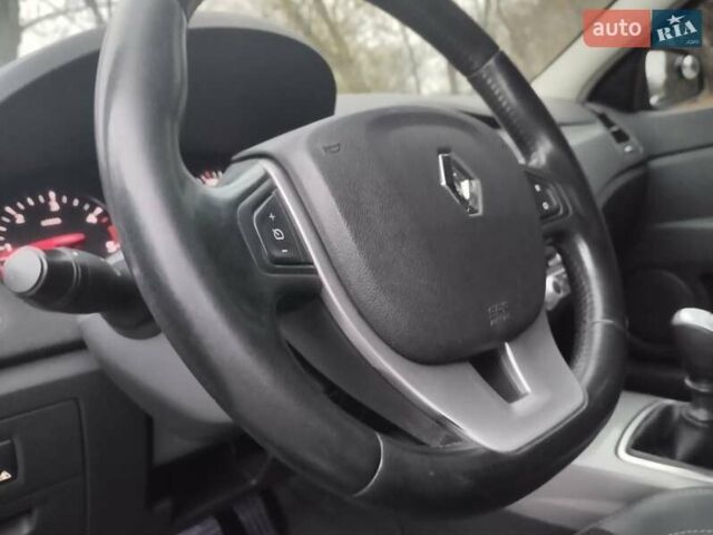 Черный Рено Лагуна, объемом двигателя 1.5 л и пробегом 250 тыс. км за 5500 $, фото 25 на Automoto.ua