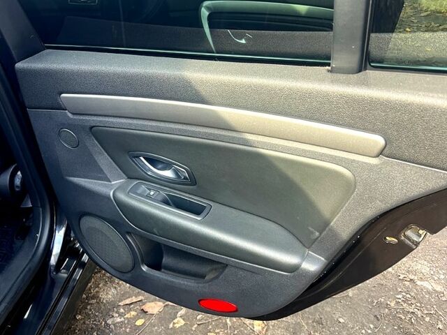 Черный Рено Лагуна, объемом двигателя 1.5 л и пробегом 190 тыс. км за 8300 $, фото 9 на Automoto.ua