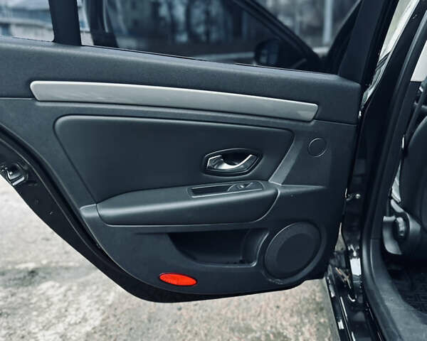 Черный Рено Лагуна, объемом двигателя 1.46 л и пробегом 267 тыс. км за 11200 $, фото 12 на Automoto.ua