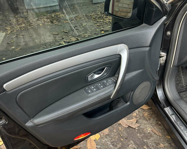 Черный Рено Лагуна, объемом двигателя 1.46 л и пробегом 190 тыс. км за 8400 $, фото 12 на Automoto.ua