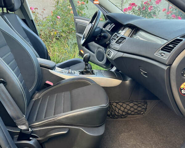 Черный Рено Лагуна, объемом двигателя 2 л и пробегом 224 тыс. км за 9250 $, фото 22 на Automoto.ua