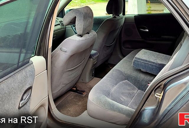 Черный Рено Лагуна, объемом двигателя 2 л и пробегом 352 тыс. км за 3100 $, фото 3 на Automoto.ua