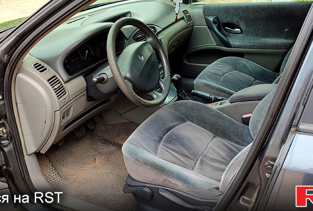 Черный Рено Лагуна, объемом двигателя 2 л и пробегом 352 тыс. км за 3100 $, фото 4 на Automoto.ua