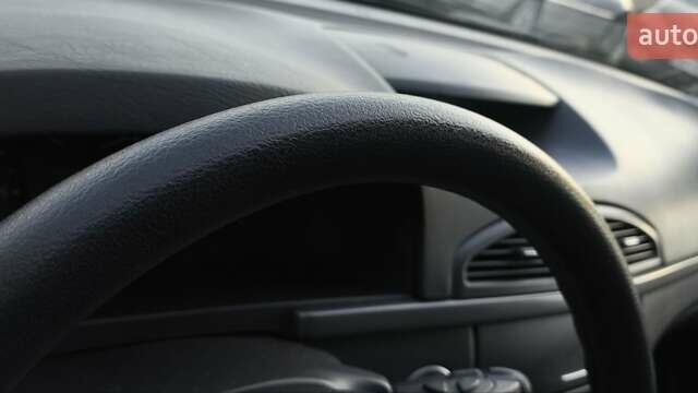 Черный Рено Лагуна, объемом двигателя 1.6 л и пробегом 100 тыс. км за 4900 $, фото 12 на Automoto.ua