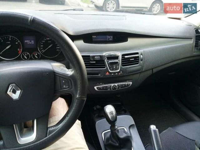 Черный Рено Лагуна, объемом двигателя 1.5 л и пробегом 210 тыс. км за 5100 $, фото 1 на Automoto.ua