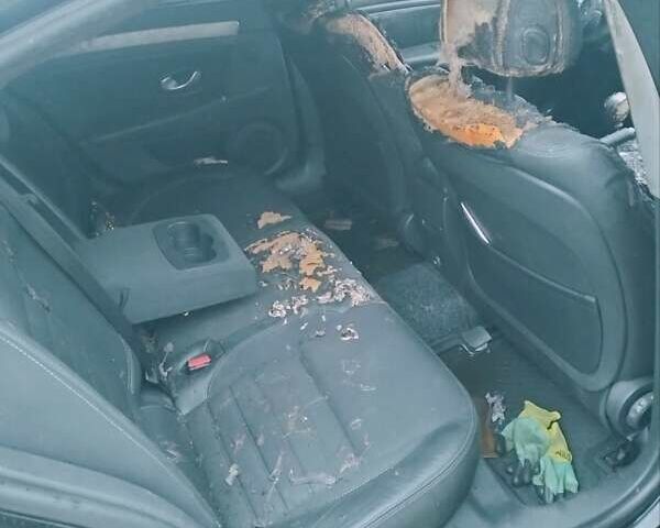 Черный Рено Лагуна, объемом двигателя 2 л и пробегом 310 тыс. км за 1000 $, фото 3 на Automoto.ua