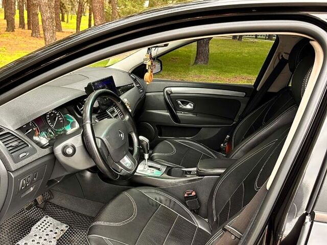 Черный Рено Лагуна, объемом двигателя 2 л и пробегом 299 тыс. км за 6200 $, фото 3 на Automoto.ua