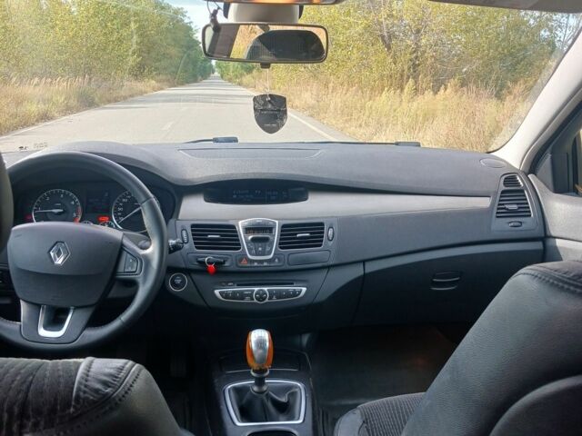 Коричневый Рено Лагуна, объемом двигателя 2 л и пробегом 341 тыс. км за 2750 $, фото 6 на Automoto.ua