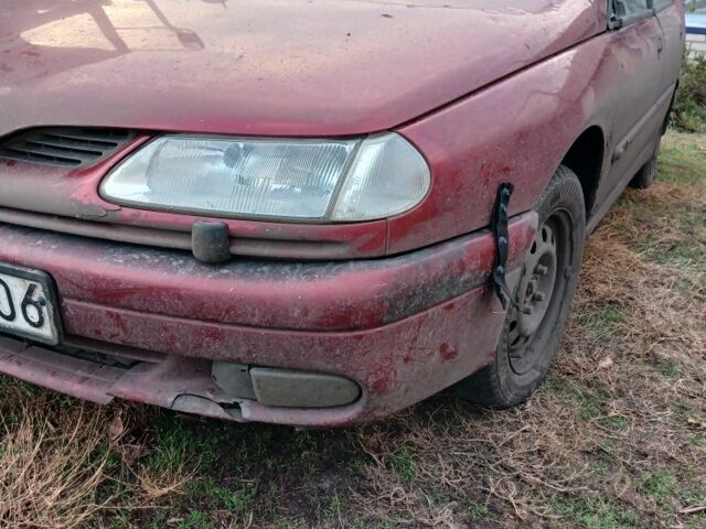 Красный Рено Лагуна, объемом двигателя 2 л и пробегом 300 тыс. км за 1307 $, фото 2 на Automoto.ua