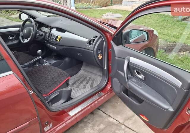 Красный Рено Лагуна, объемом двигателя 2 л и пробегом 225 тыс. км за 6500 $, фото 12 на Automoto.ua