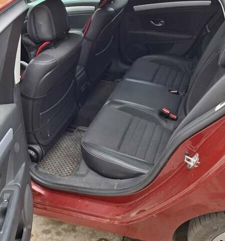 Красный Рено Лагуна, объемом двигателя 2 л и пробегом 225 тыс. км за 6500 $, фото 2 на Automoto.ua