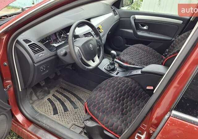 Красный Рено Лагуна, объемом двигателя 2 л и пробегом 225 тыс. км за 6500 $, фото 3 на Automoto.ua