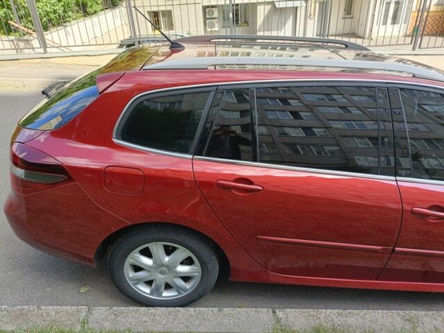 Красный Рено Лагуна, объемом двигателя 2 л и пробегом 1 тыс. км за 8500 $, фото 2 на Automoto.ua