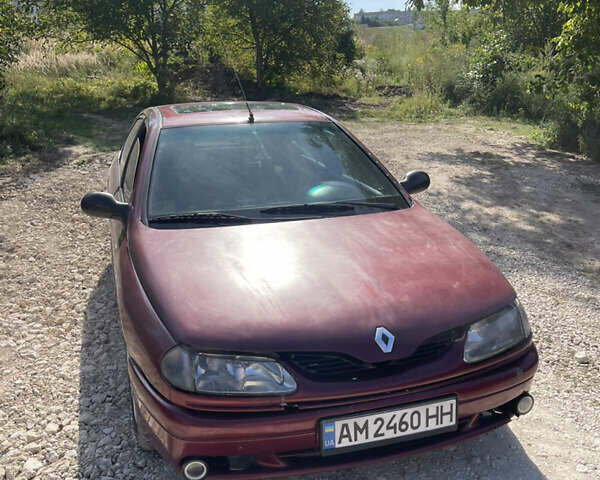Красный Рено Лагуна, объемом двигателя 2 л и пробегом 300 тыс. км за 1950 $, фото 3 на Automoto.ua