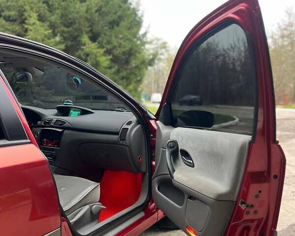 Красный Рено Лагуна, объемом двигателя 1.78 л и пробегом 230 тыс. км за 4300 $, фото 12 на Automoto.ua