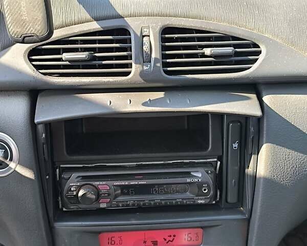 Красный Рено Лагуна, объемом двигателя 1.78 л и пробегом 280 тыс. км за 2900 $, фото 10 на Automoto.ua