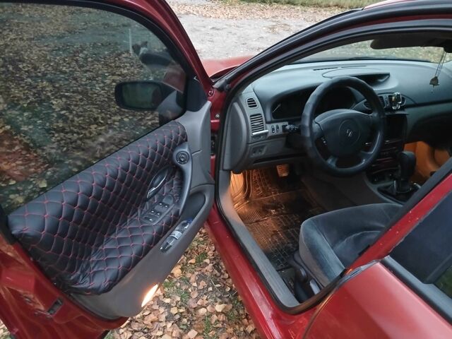 Красный Рено Лагуна, объемом двигателя 2 л и пробегом 310 тыс. км за 2700 $, фото 1 на Automoto.ua