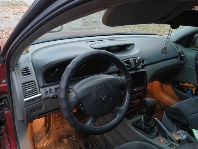 Красный Рено Лагуна, объемом двигателя 2 л и пробегом 310 тыс. км за 2700 $, фото 3 на Automoto.ua