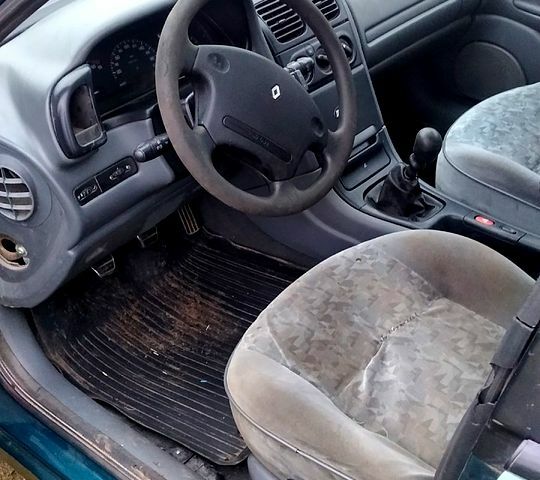 Рено Лагуна, объемом двигателя 22 л и пробегом 0 тыс. км за 2400 $, фото 5 на Automoto.ua