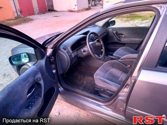 Рено Лагуна, объемом двигателя 1.9 л и пробегом 0 тыс. км за 2200 $, фото 3 на Automoto.ua