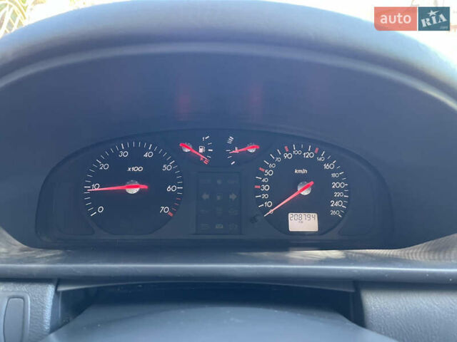 Рено Лагуна, объемом двигателя 1.8 л и пробегом 208 тыс. км за 2999 $, фото 4 на Automoto.ua