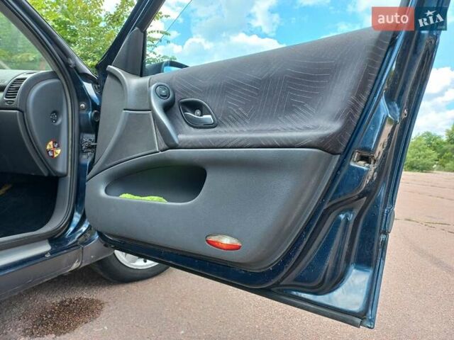Рено Лагуна, объемом двигателя 1.9 л и пробегом 320 тыс. км за 2750 $, фото 10 на Automoto.ua