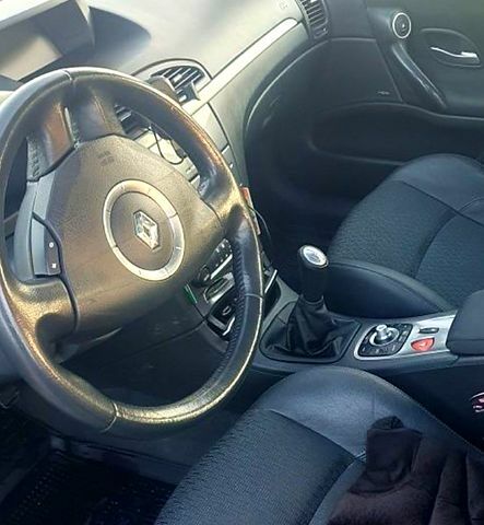 Рено Лагуна, объемом двигателя 2 л и пробегом 349 тыс. км за 4300 $, фото 5 на Automoto.ua