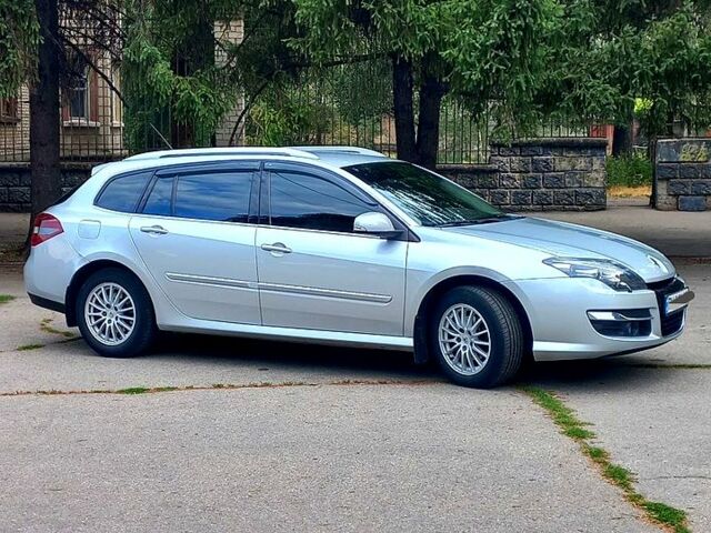 Рено Лагуна, объемом двигателя 1.5 л и пробегом 183 тыс. км за 7800 $, фото 2 на Automoto.ua